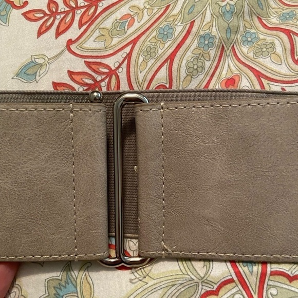 Light grey leather/mesh small/medium womens belt - Picture 2 of 5